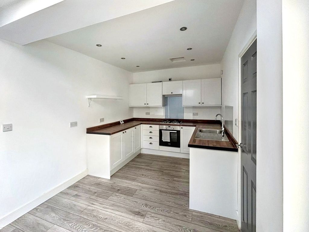Property photo 2 of 12 Kitchen