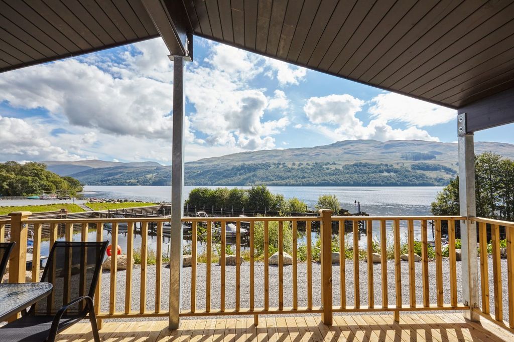 Property photo 2 of 14 Lochview Loch Tay 07