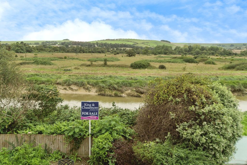 Property photo 2 of 20 Photo