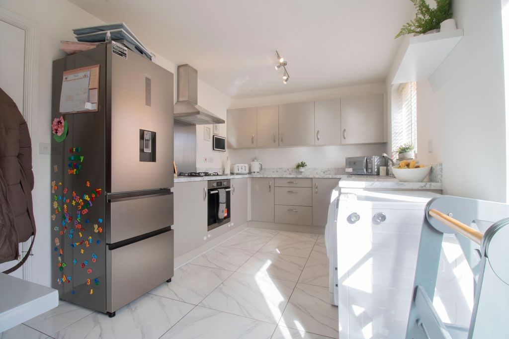 Additional image 7 of 3 bed semi-detached house for saleFfordd Penallta, Gellihaf NP12