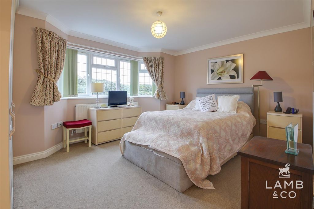 Property photo 3 of 12