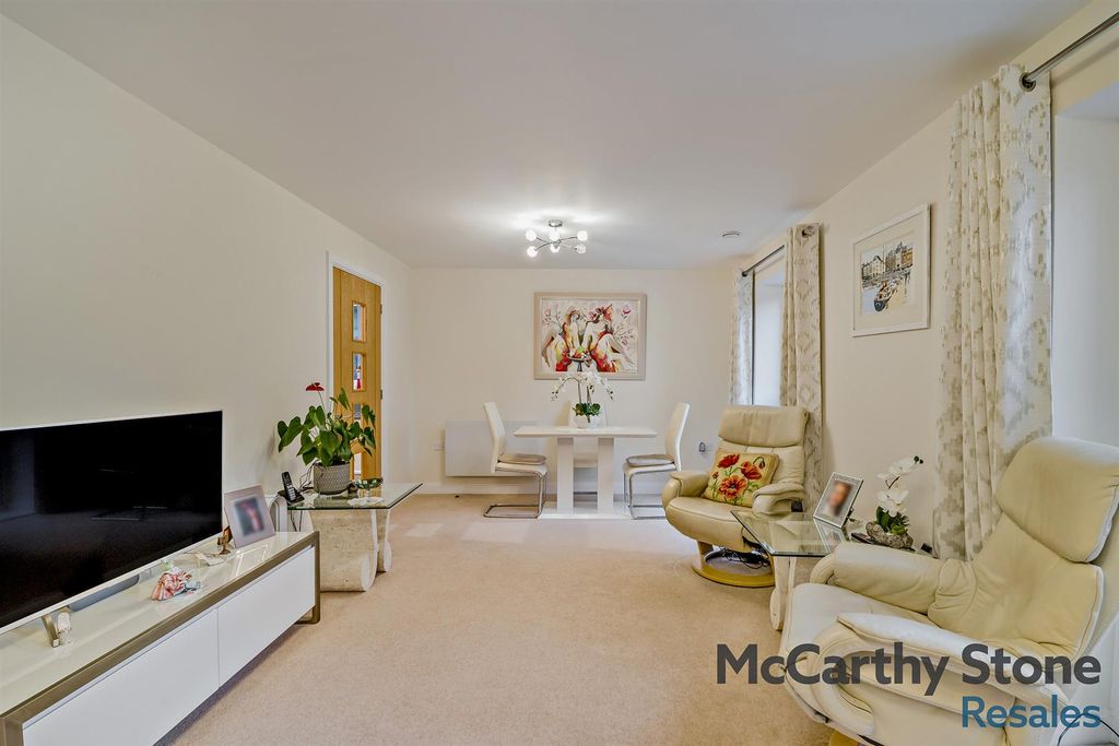 Property photo 2 of 30 8673903-Interior11-800.Jpg