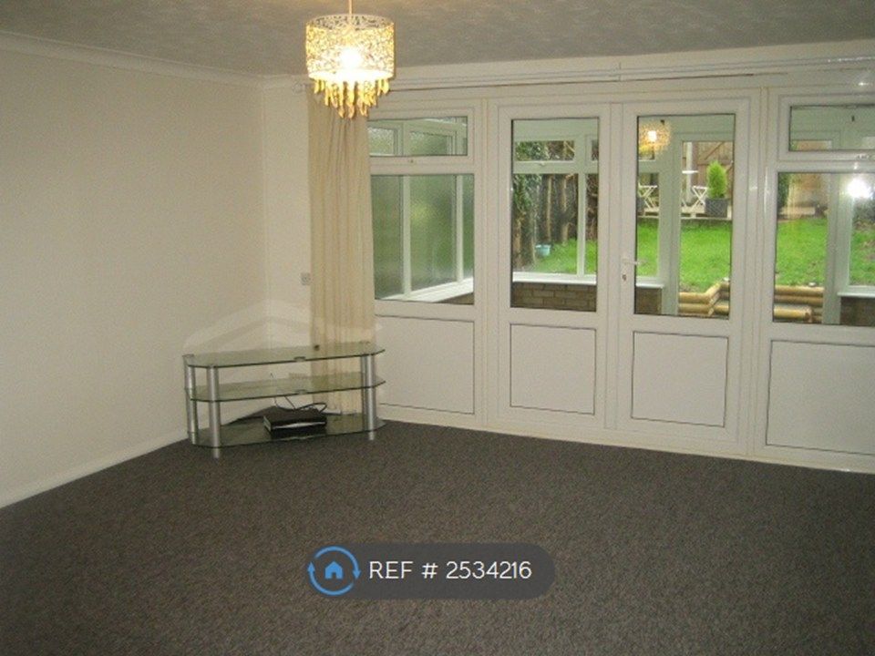Property photo 2 of 7 16' x 16' Lounge