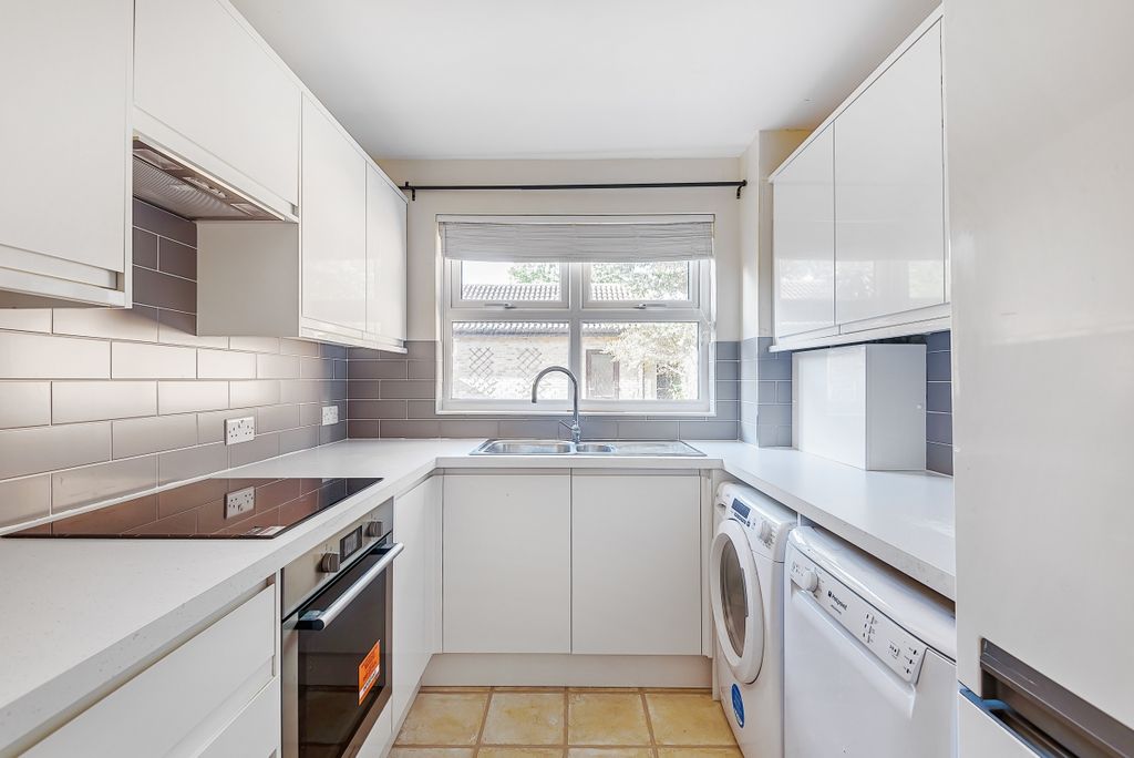Property photo 2 of 11 Kitchen