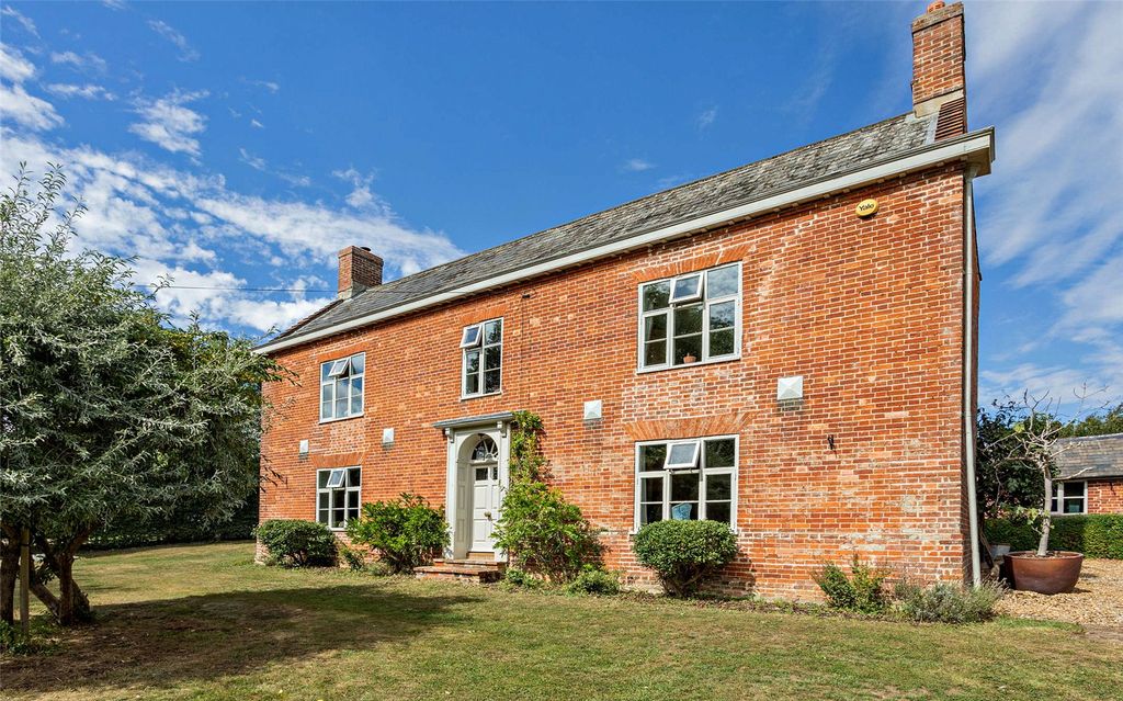 Property photo 2 of 25 Park Farm