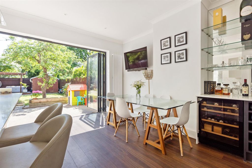 Property photo 2 of 12 Arras Avenue