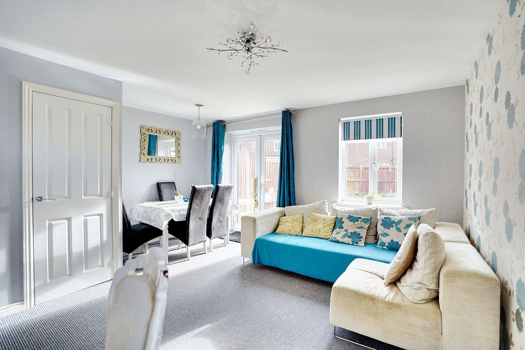 Property photo 3 of 11