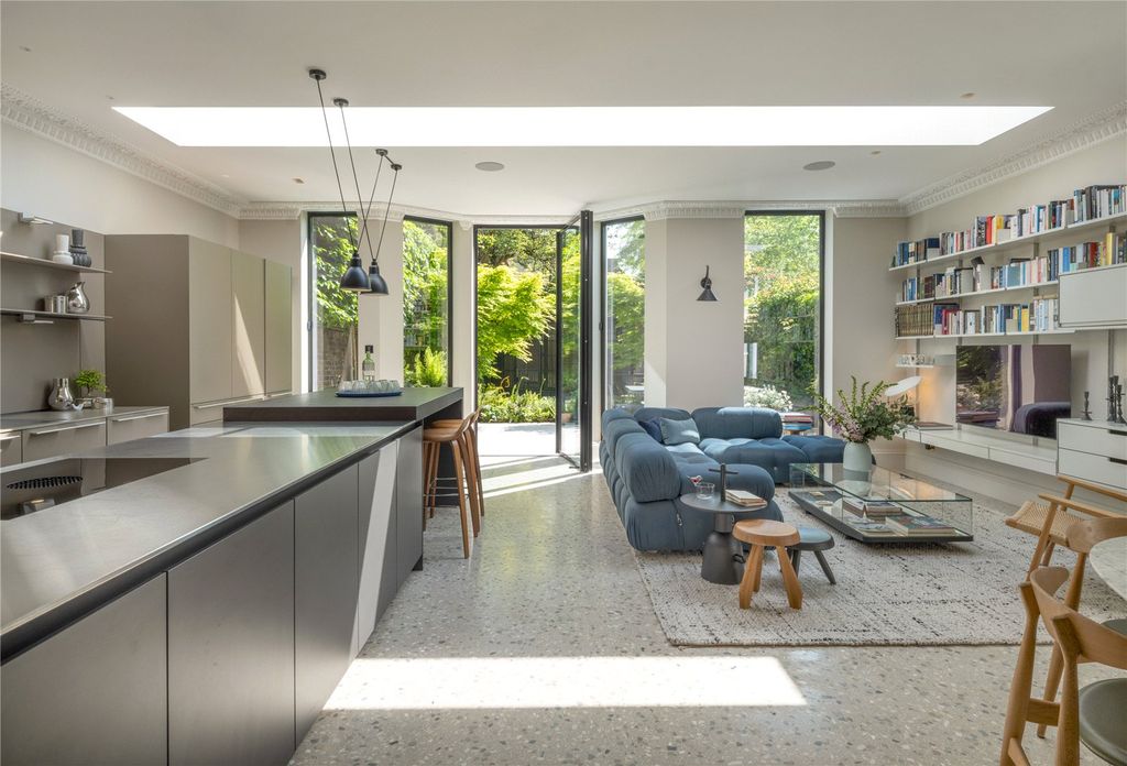 Property photo 1 of 23 Open Plan Kitchen