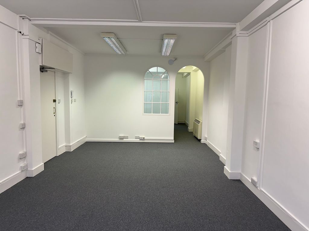 Property photo 2 of 8