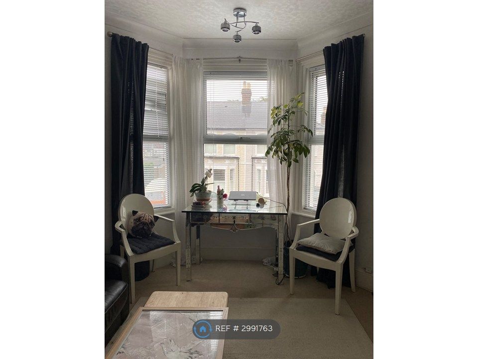 Property photo 1 of 20 Living Room Bay Window