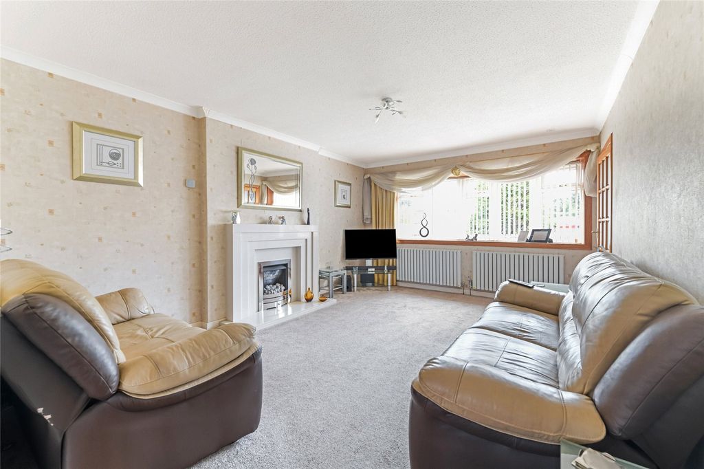 Property photo 2 of 28 Picture No. 12