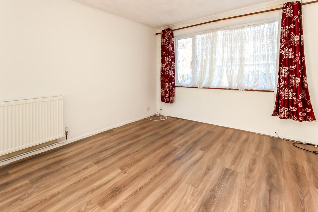 Property photo 2 of 8 Lounge