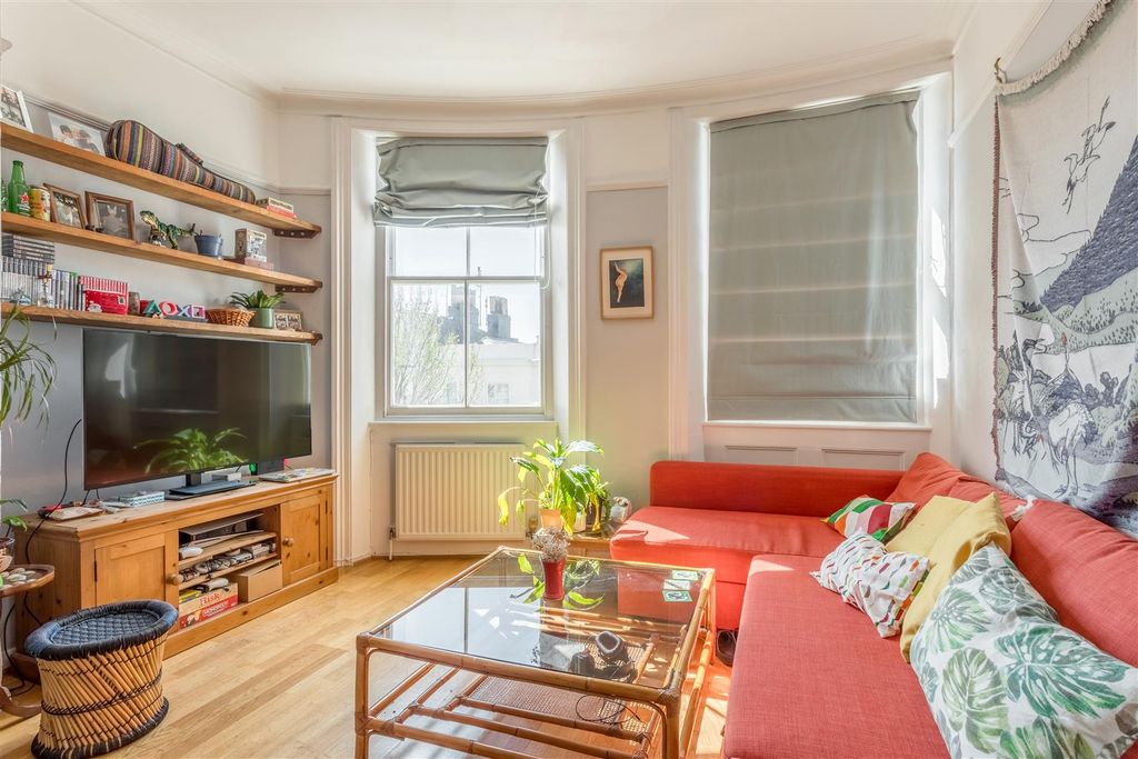 Property photo 3 of 17 Flat 3, 66 Lansdowne Place-7.Jpg