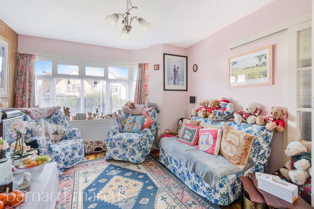 Property photo 2 of 11