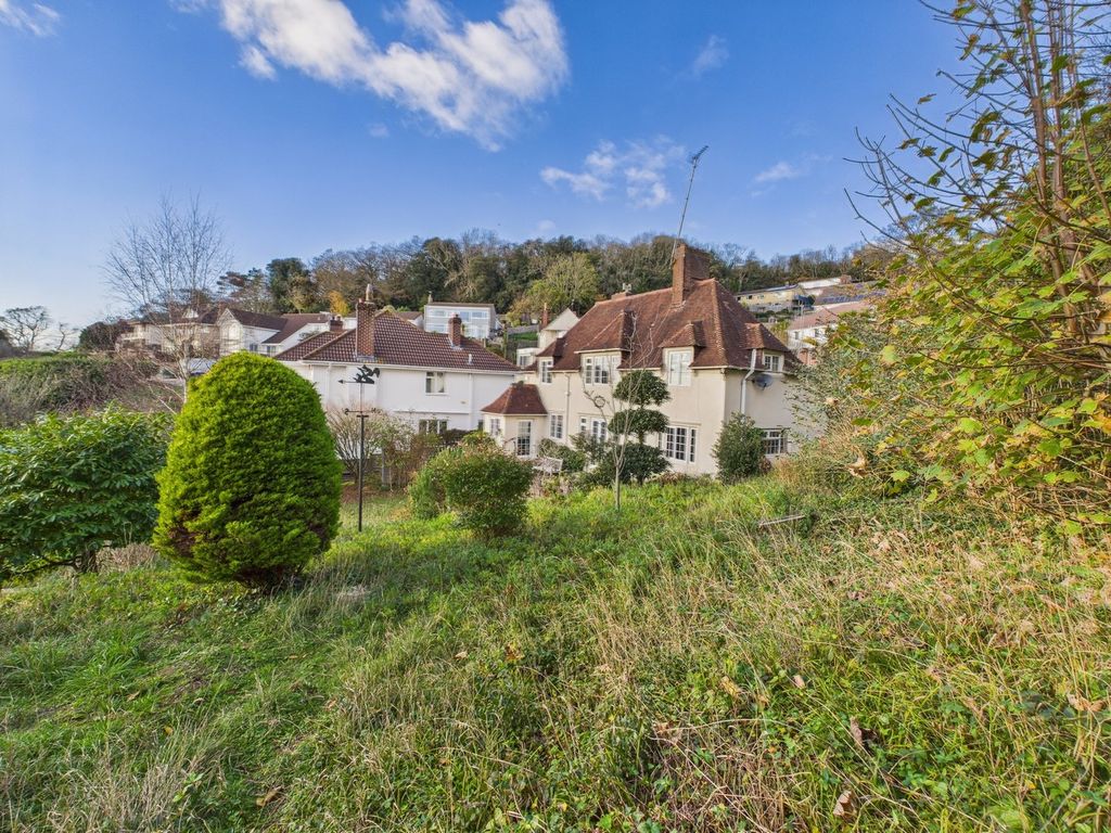 Property photo 2 of 26