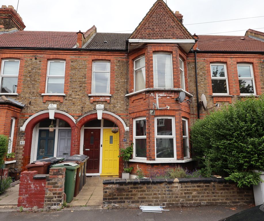 Property photo 1 of 12 Two Bedroom First Floor Flat To Rent Â€“ Kettlebaston Road, Leyton E10