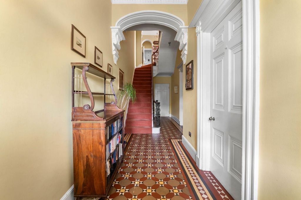 Property photo 2 of 31