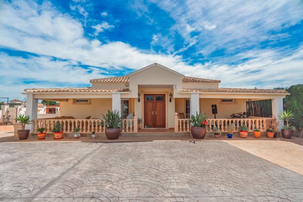 Property photo 1 of 50