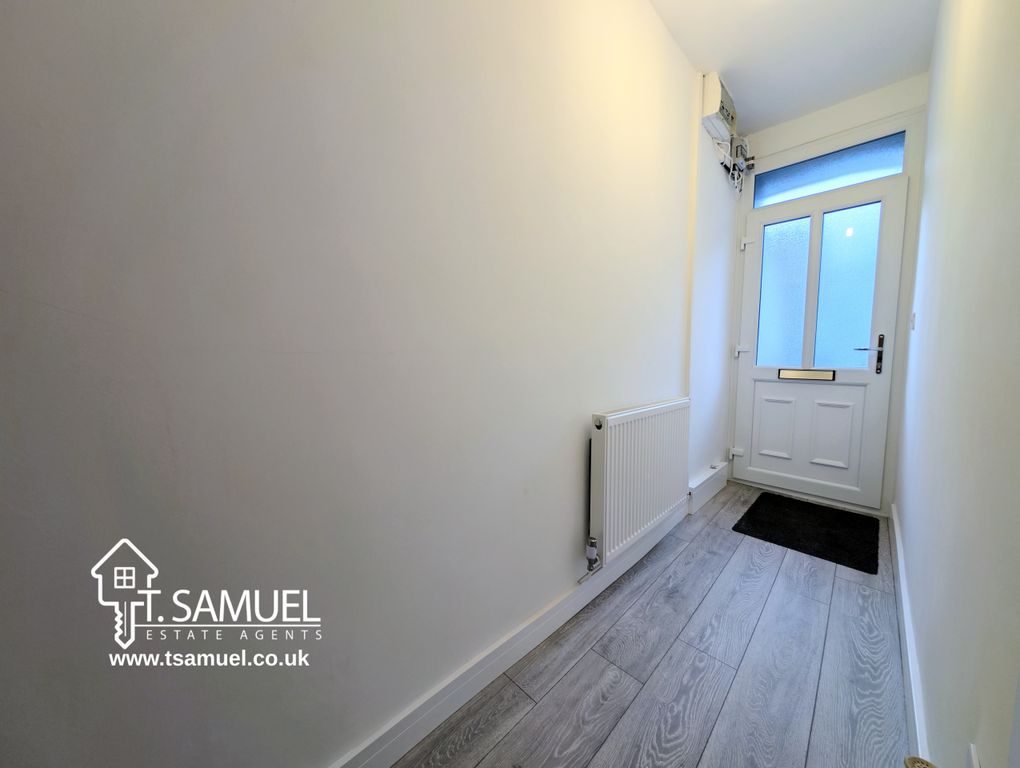 Property photo 2 of 28 Hallway