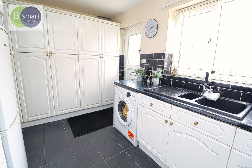 Property photo 3 of 11 Img_9105
