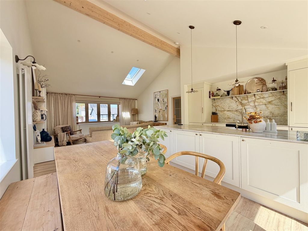 Property photo 1 of 61 Open Plan