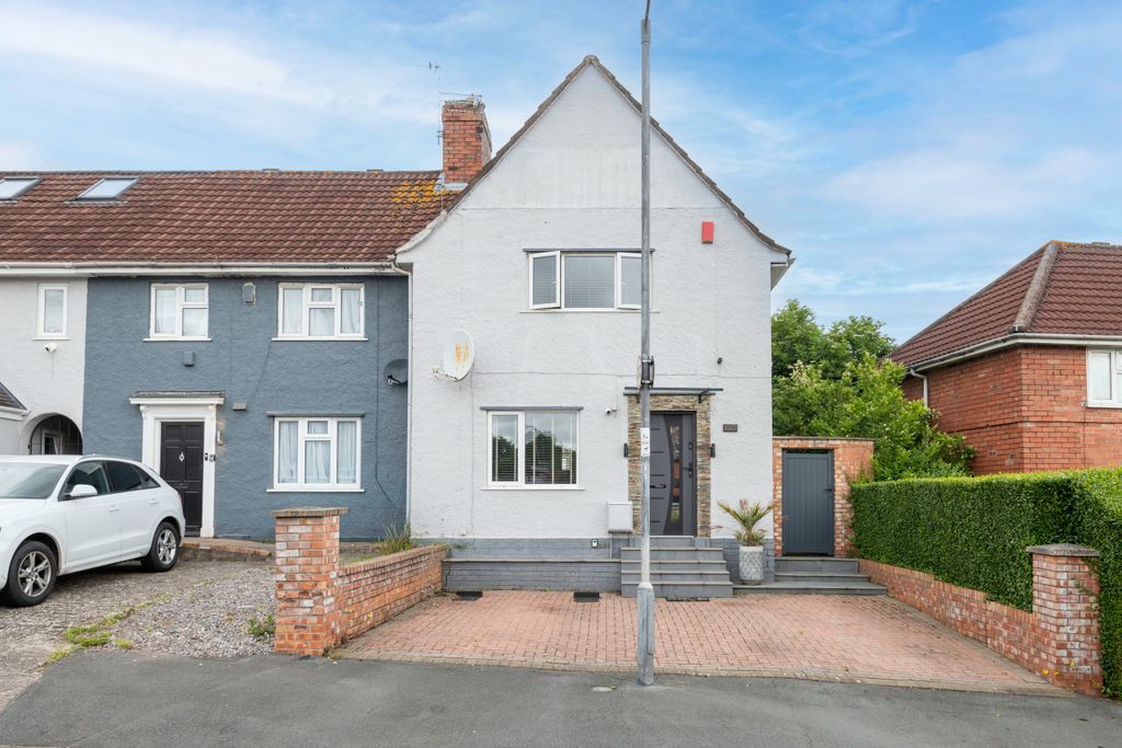 Property photo 1 of 30 St. Davids Crescent