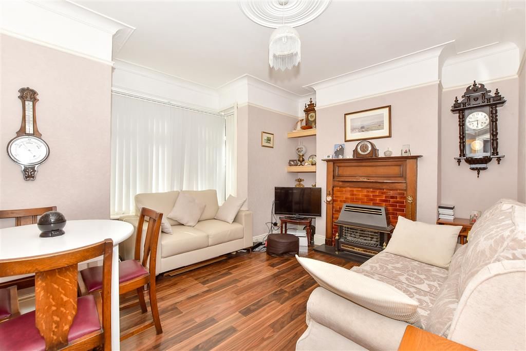 Property photo 2 of 10 Lounge
