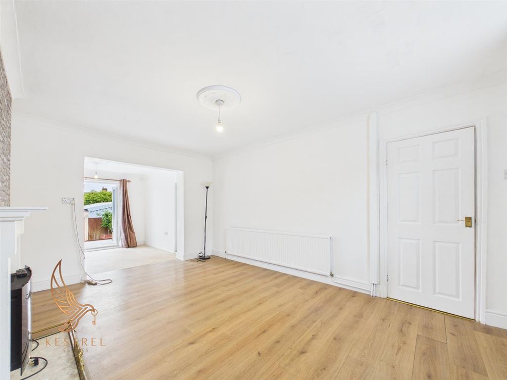 Property photo 3 of 37 27 (1).Jpg