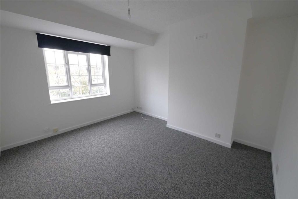 Property photo 2 of 8 Lounge