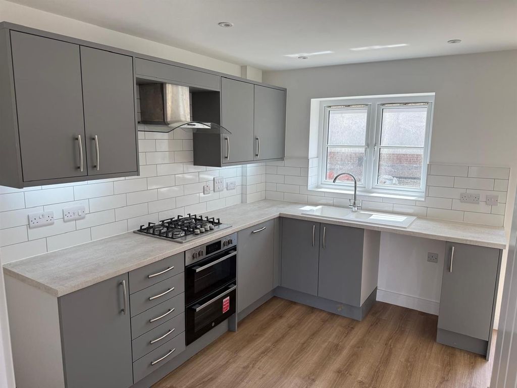 Property photo 2 of 13 Plot 381 Kitchen.Jpeg