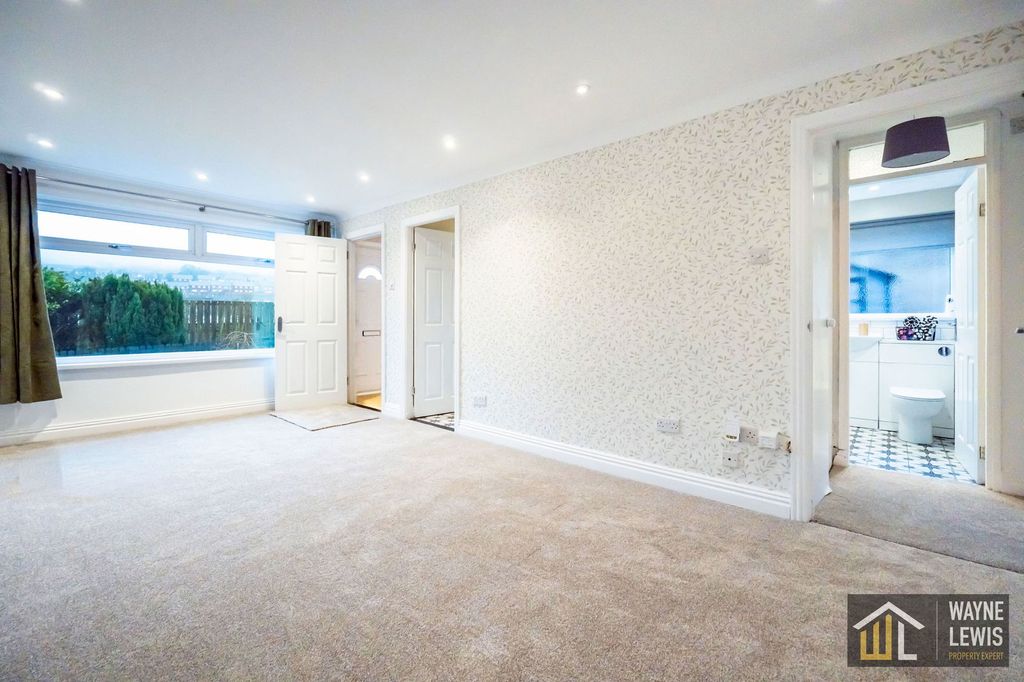 Property photo 3 of 28