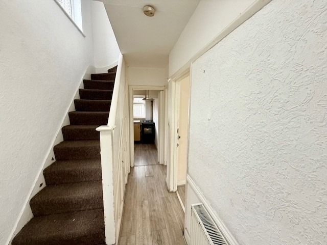 Property photo 2 of 13 4426392