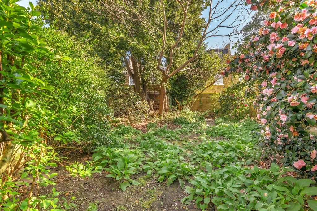Property photo 3 of 12 Garden