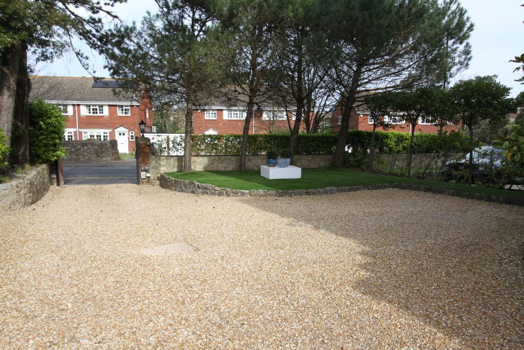 Additional image 37 of 5 bed semi-detached house for saleGaudick Road, Eastbourne BN20