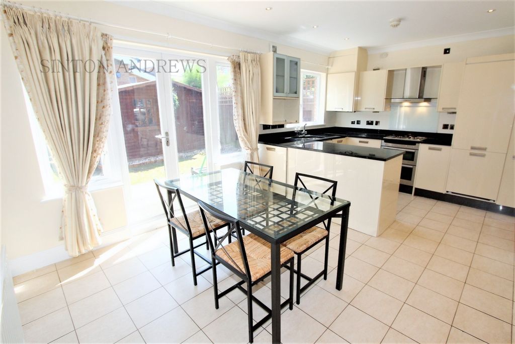 Property photo 1 of 15 Photo 8