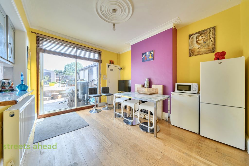Property photo 2 of 17 71656d98-7508-4d3...