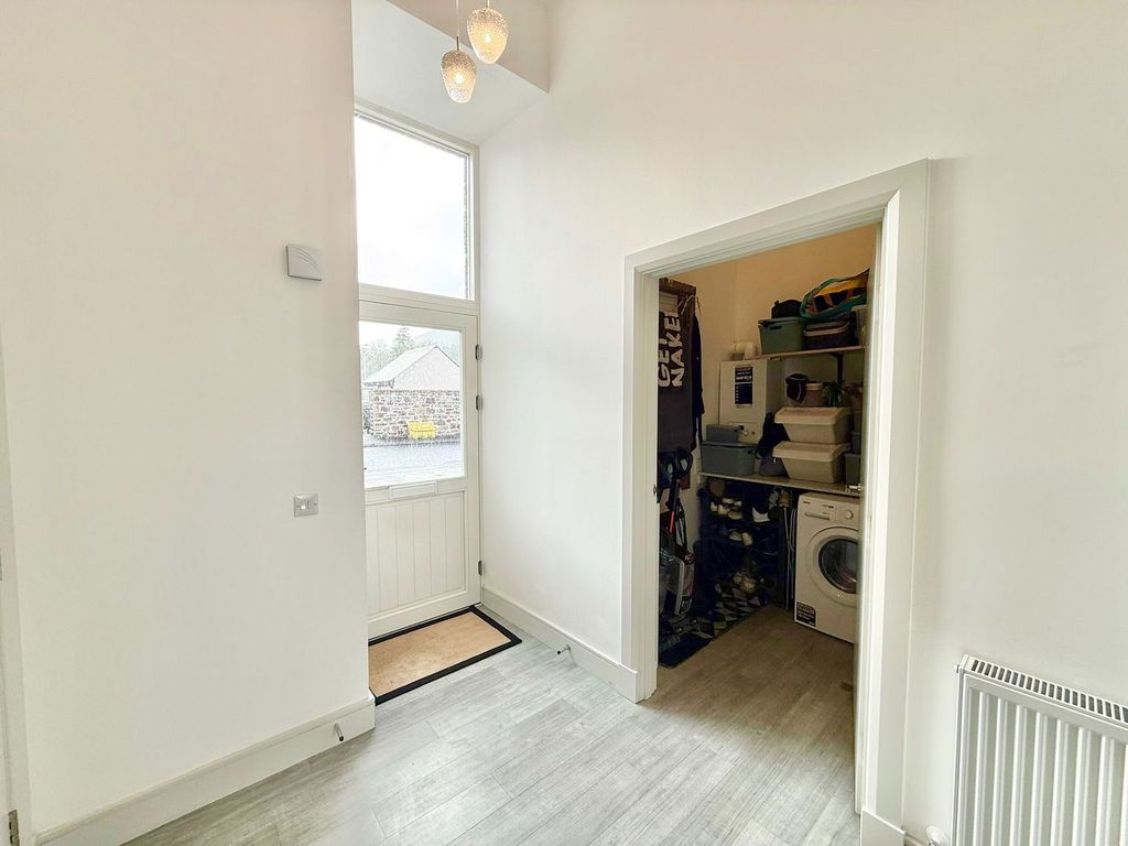 Property photo 3 of 27