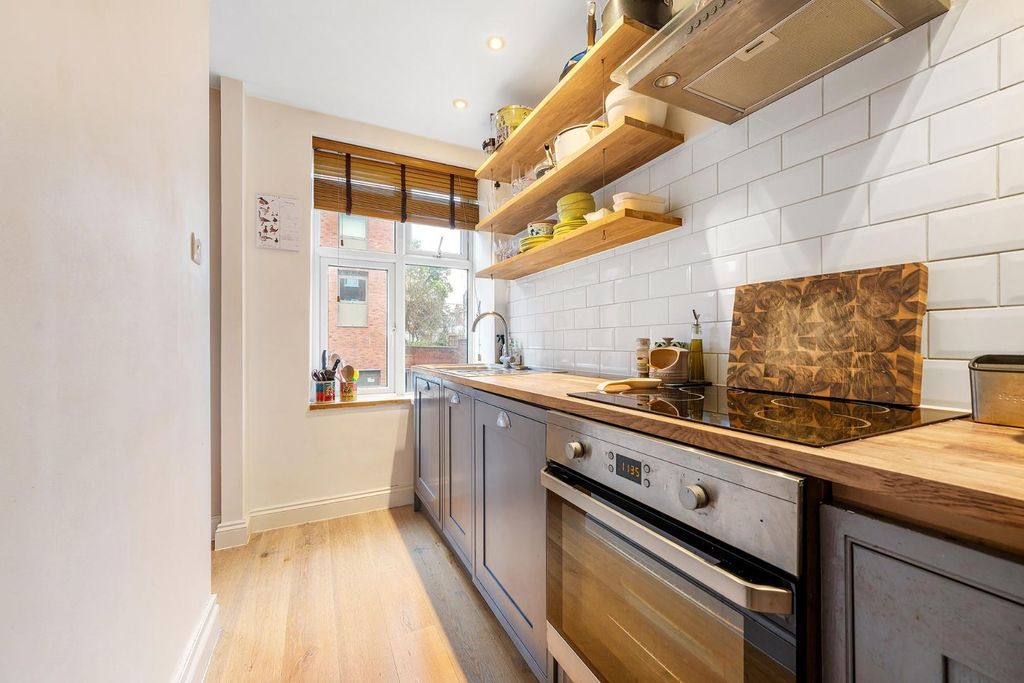 Property photo 3 of 10 Kitchen (2).Jpg