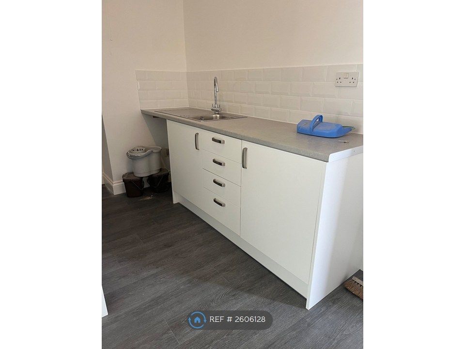 Property photo 3 of 12 Kitchen