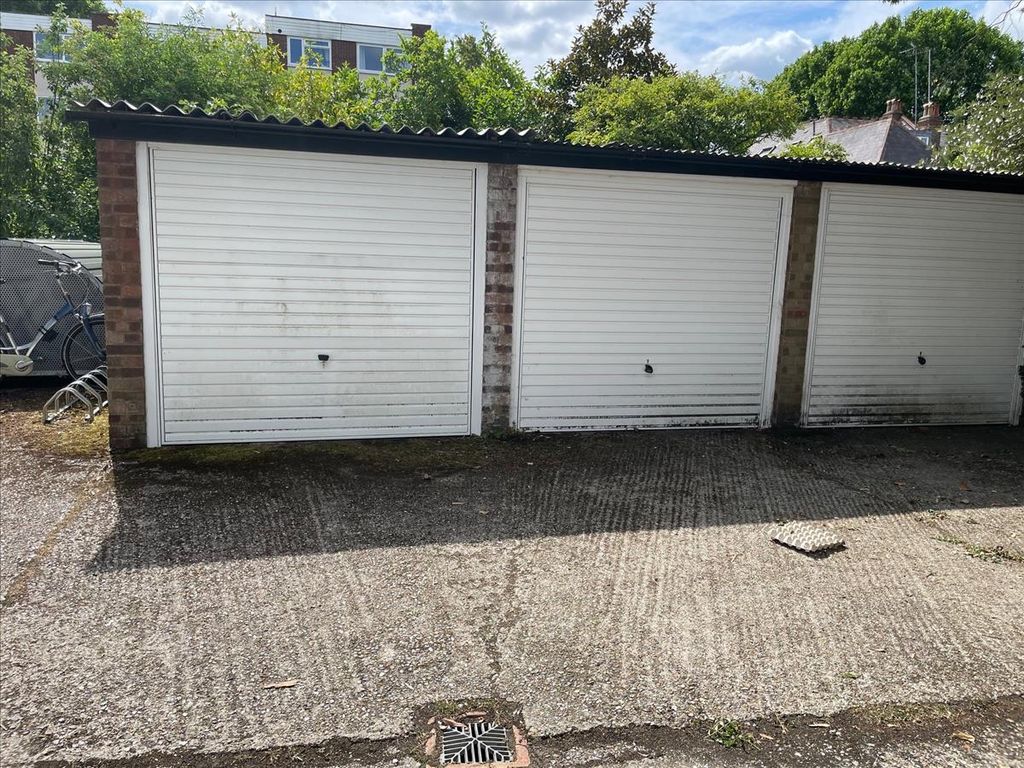 Property photo 1 of 2