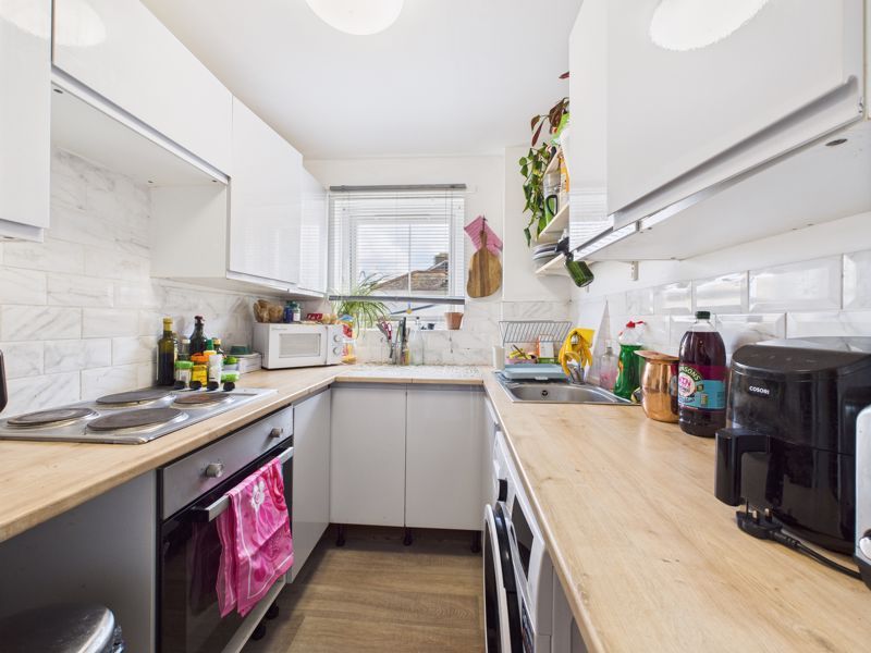 Property photo 3 of 7 Kitchen