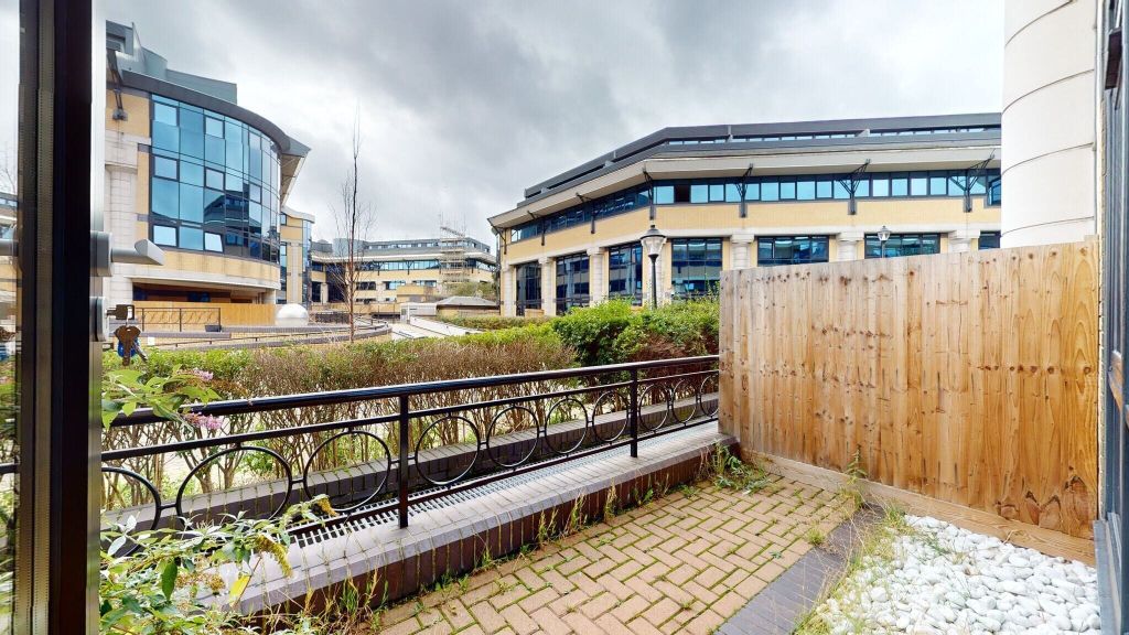 Property photo 3 of 10 Terrace