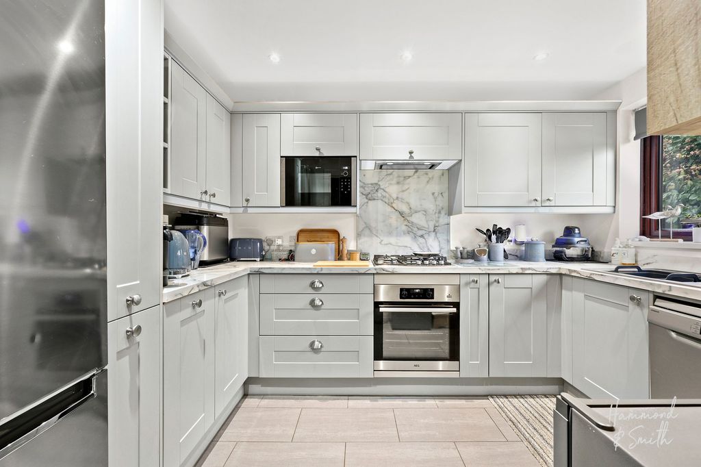 Property photo 2 of 20