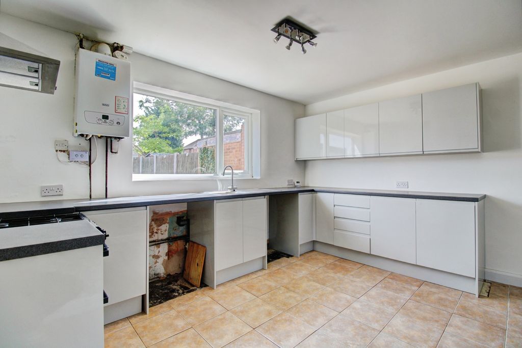 Property photo 2 of 15 Kitchen