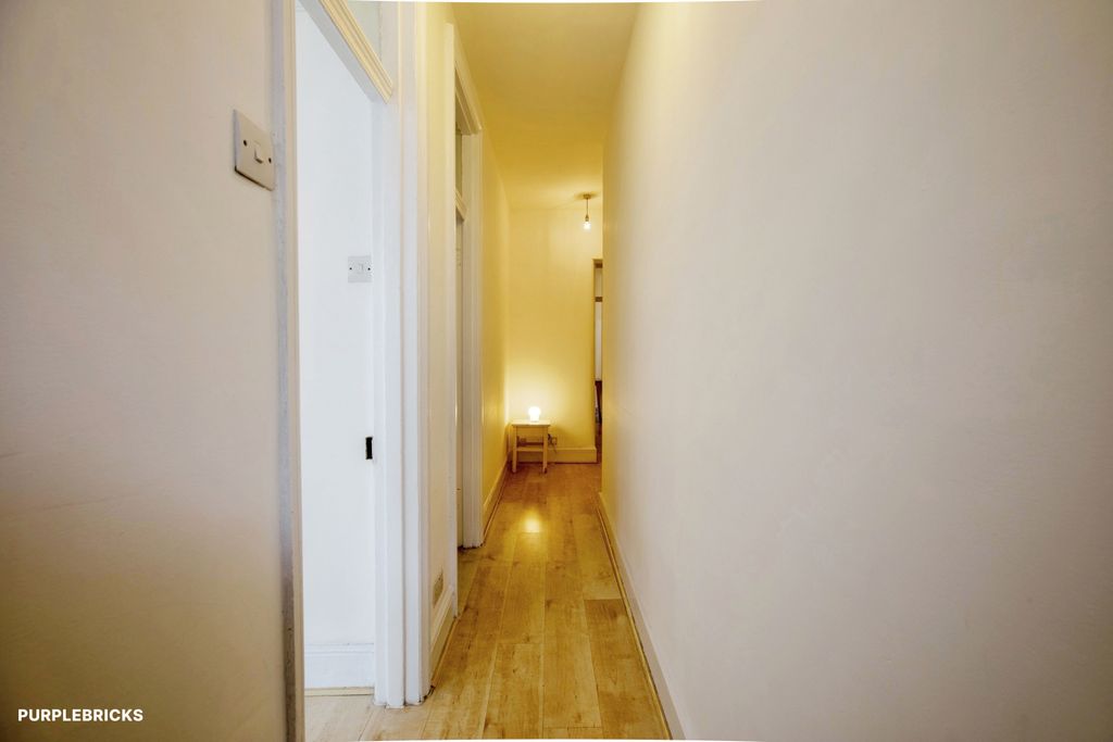 Property photo 2 of 19 Entrance Hallway