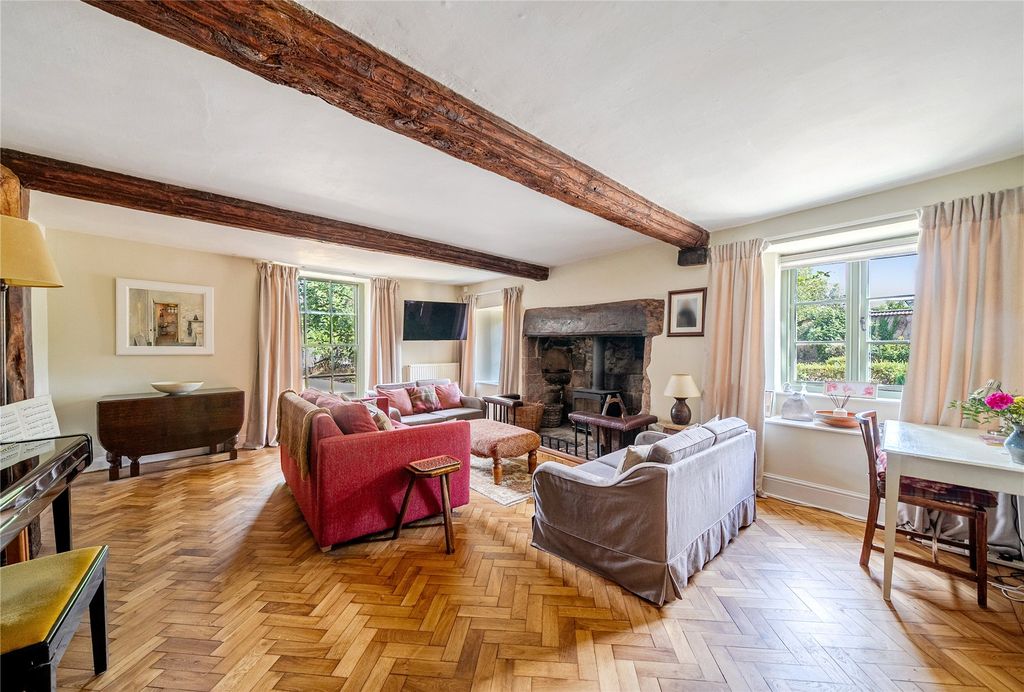 Property photo 3 of 16 Sitting Room