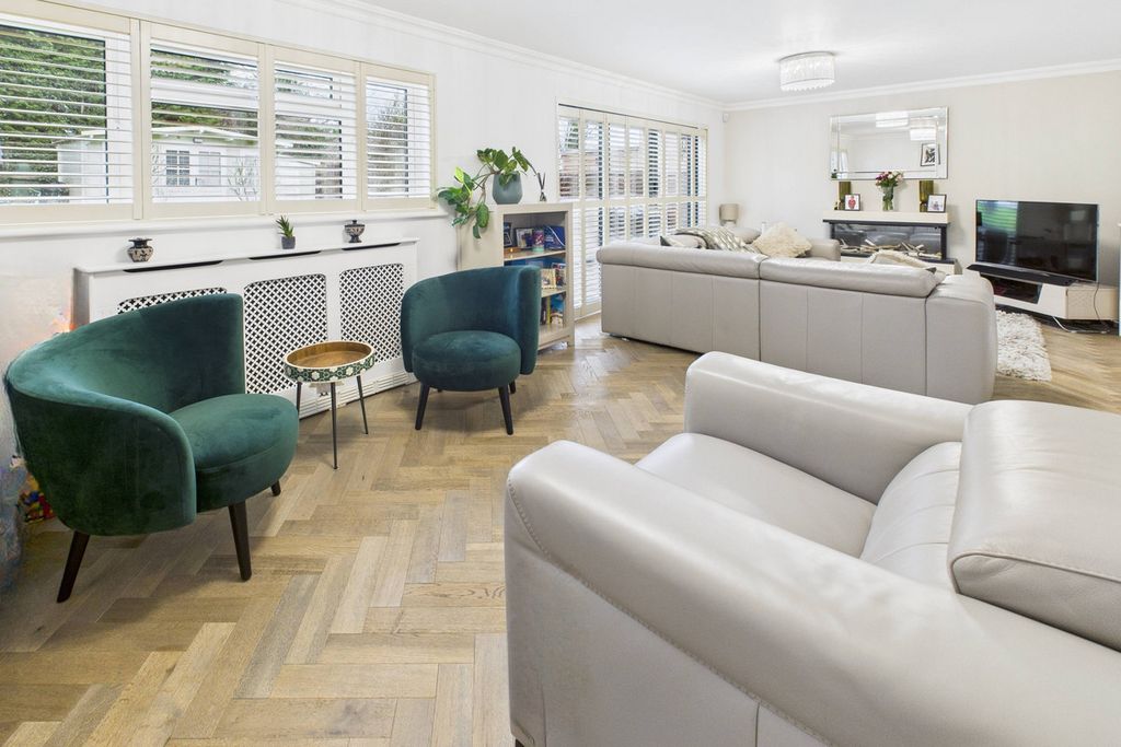 Property photo 3 of 21