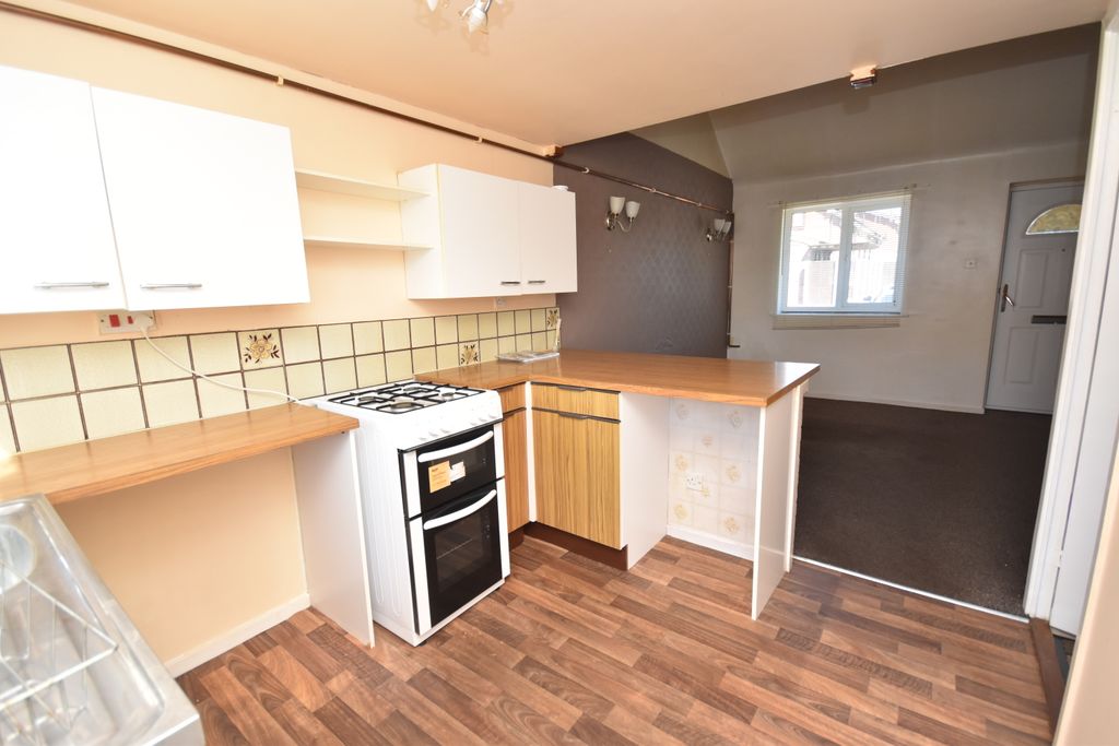 Property photo 3 of 12 Kitchen