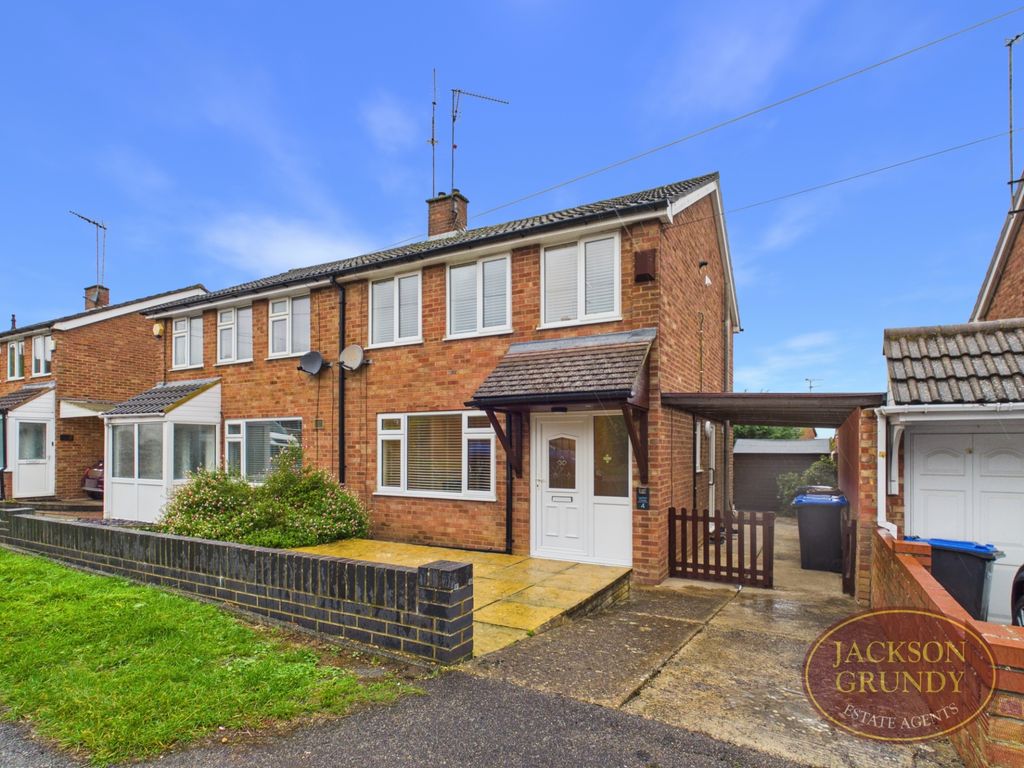 Property photo 1 of 11 Loxton Close
