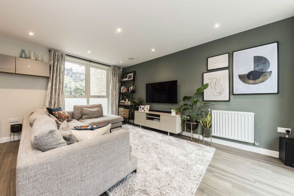 Property photo 2 of 9